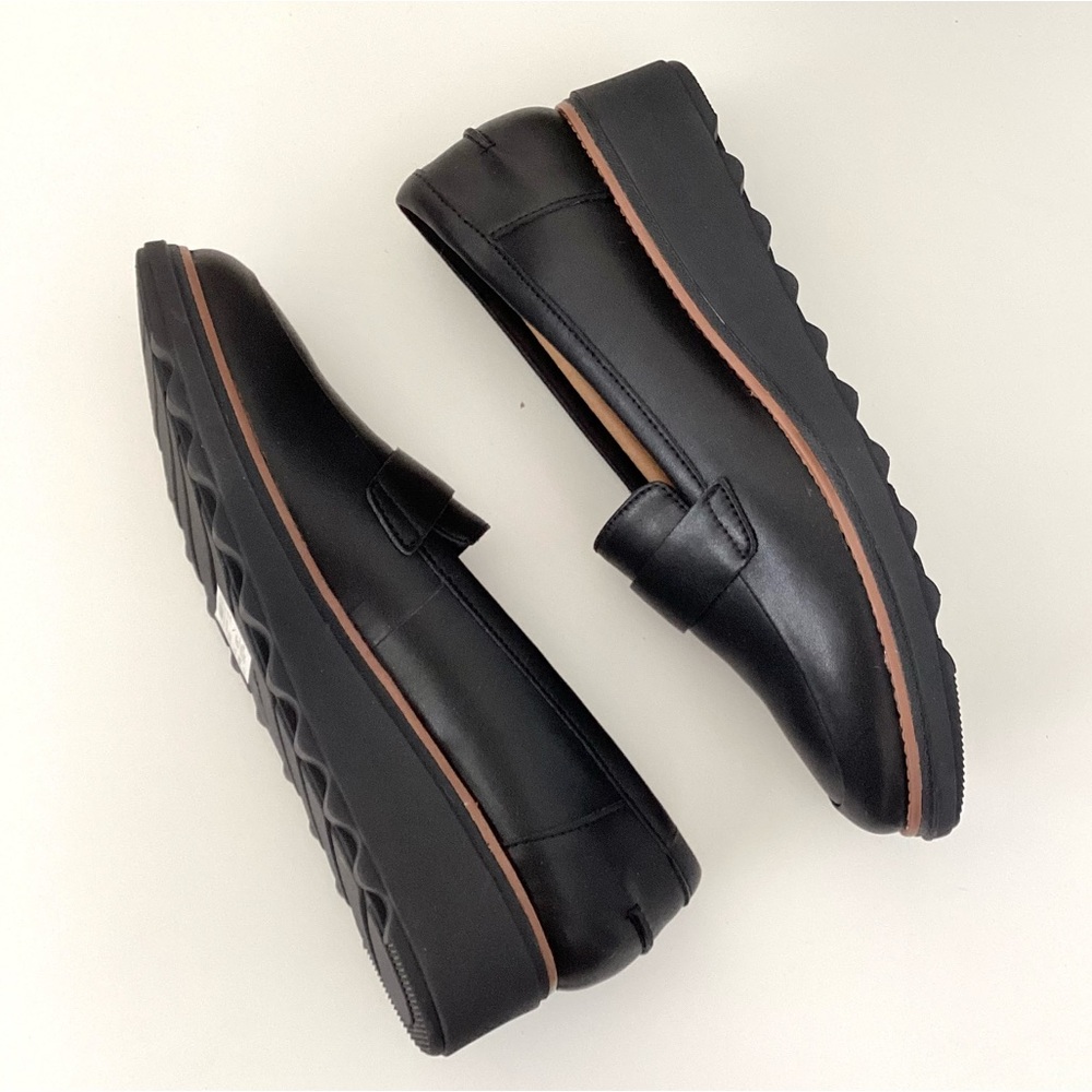 \Clarks\• NWT Sharon Gracie Slip-On Loafer Flats
